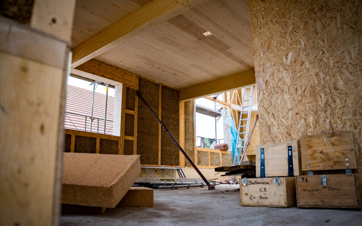 Comment adapter une ossature bois &agrave; un terrain en pente ou complexe ? Colmar