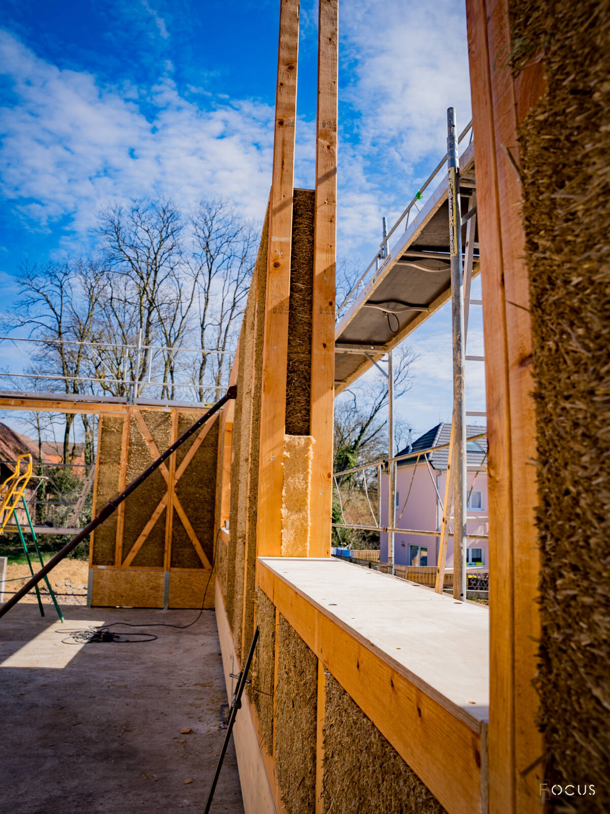 Pourquoi la pr&eacute;fabrication s&eacute;duit-elle de plus en plus pour les maisons bois paille ? Erstein