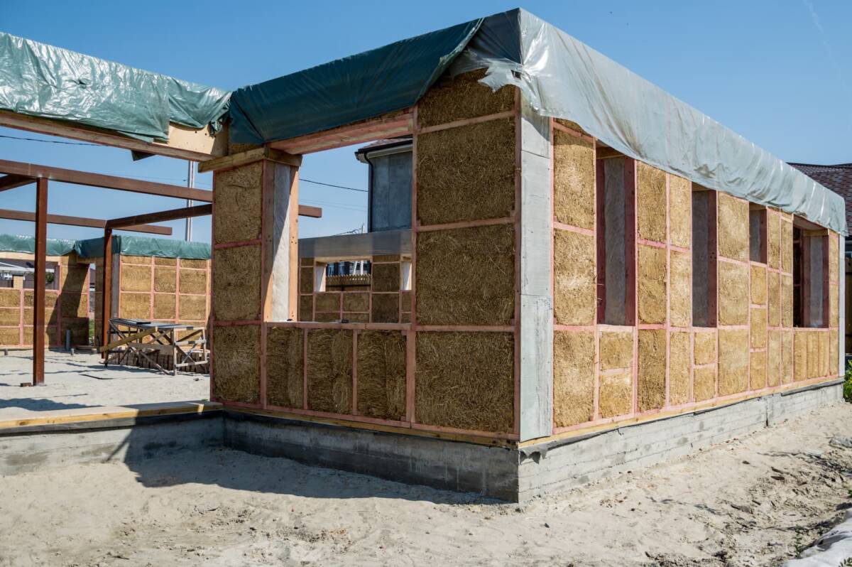 Pourquoi les enduits naturels jouent-ils un r&ocirc;le essentiel dans une construction en paille ? Geispolsheim